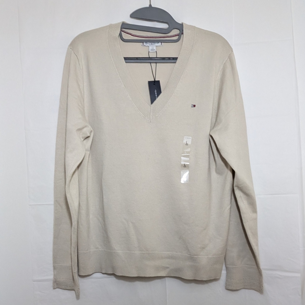 Tommy Hilfiger Women's Viscose Blend V-Neck Sweater